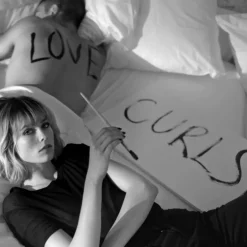 MASCARA VOLUME EFFECT FAUX CILS THE CURLER